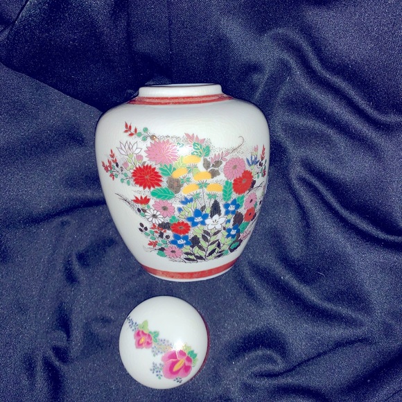 Japanese Satsuma Ginger Jar Great shape! - Picture 2 of 3